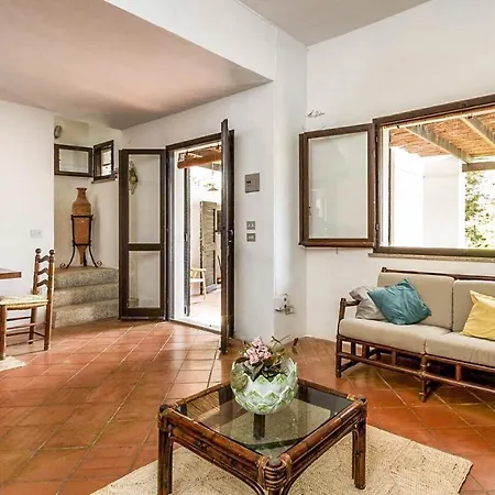 Valeria - Charming House Close To The Villa Geremèas