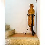 Valeria - Charming House Close To The Villa Geremèas
