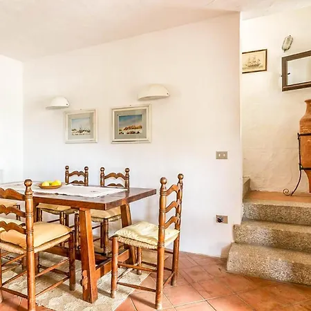 Valeria - Charming House Close To The Villa Geremeas